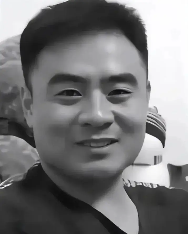 勇救3人后牺牲，他的火锅店外排起了长队……